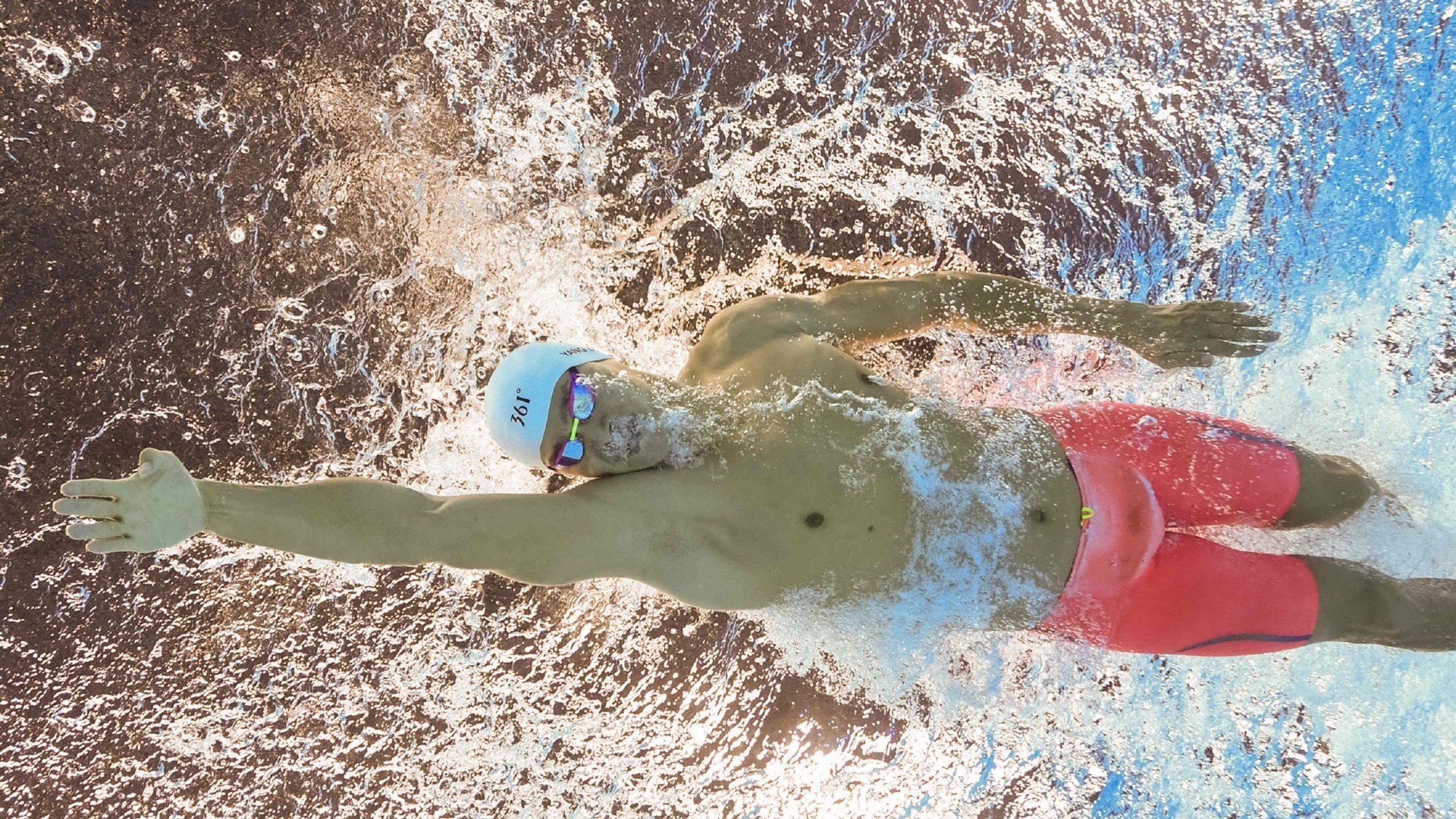 共享篮球场在城市社区广泛铺开，方便群众体育，共享篮球场项目